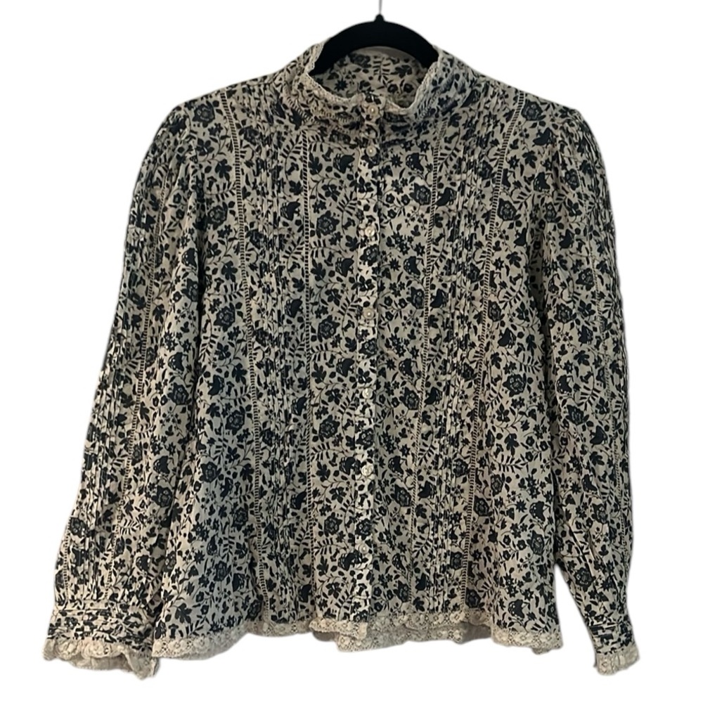 American Eagle Outfitters Black and Cream Floral Button Down Shirt
